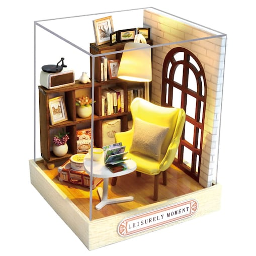 Miniaturowy domek - Chwila z książką