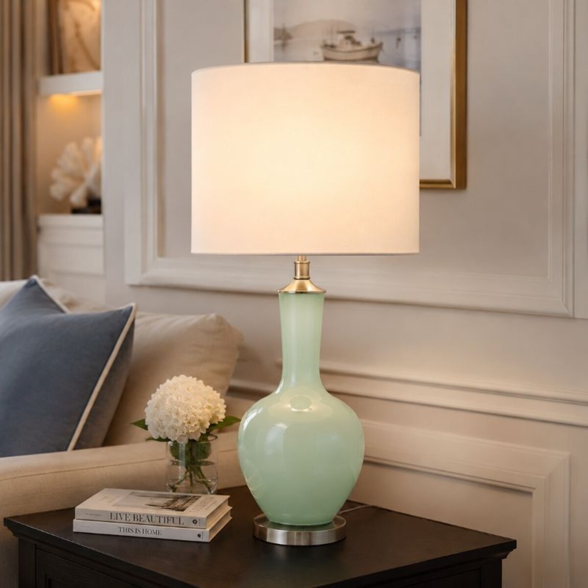Lampa seledynowa na komodę w stylu hamptons z białym abażurem NANKIN