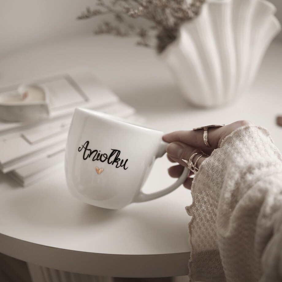 Biały Kubek Porcelanowy 300 ml - Napis Dzień Dobry Aniołku ze Złotym Sercem dla Ukochanej Osoby na Rocznicę