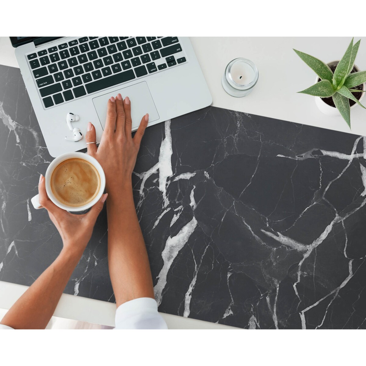 Czarno-Biała mata na biurko Marmurowe żyłki, 120x60 cm
