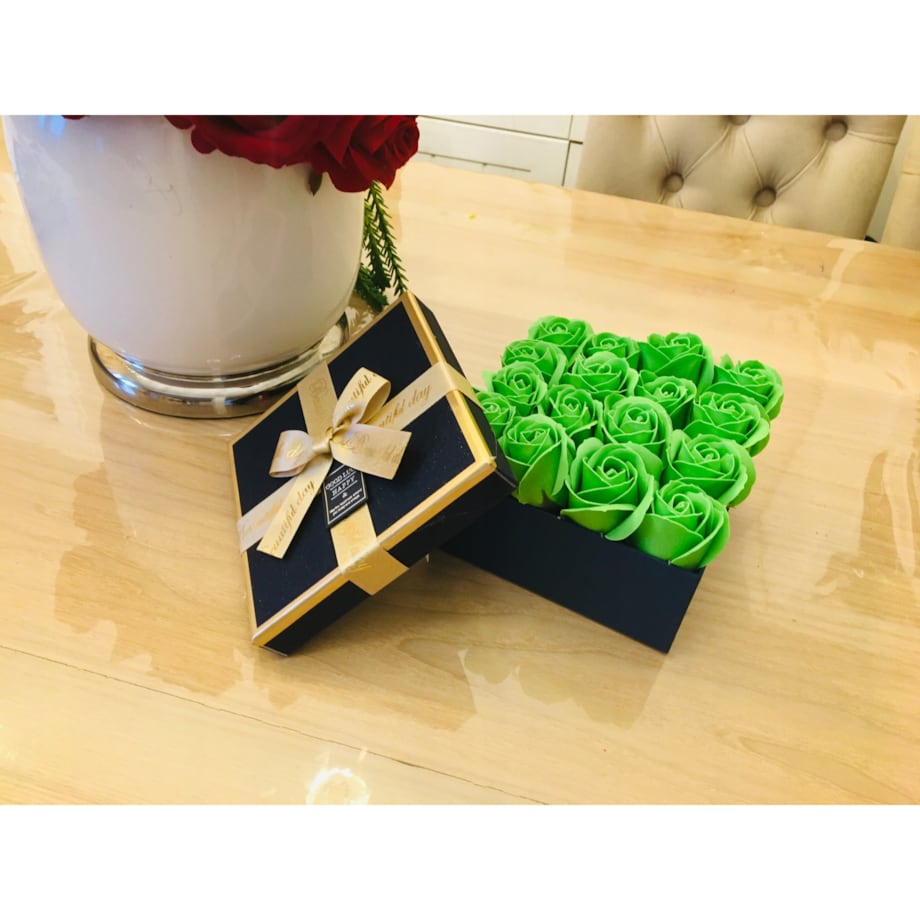 FLOWER BOX PACHNĄCE ZIELONE RÓŻE MYDLANE w pudełku GOTOWY PREZENT kobiet