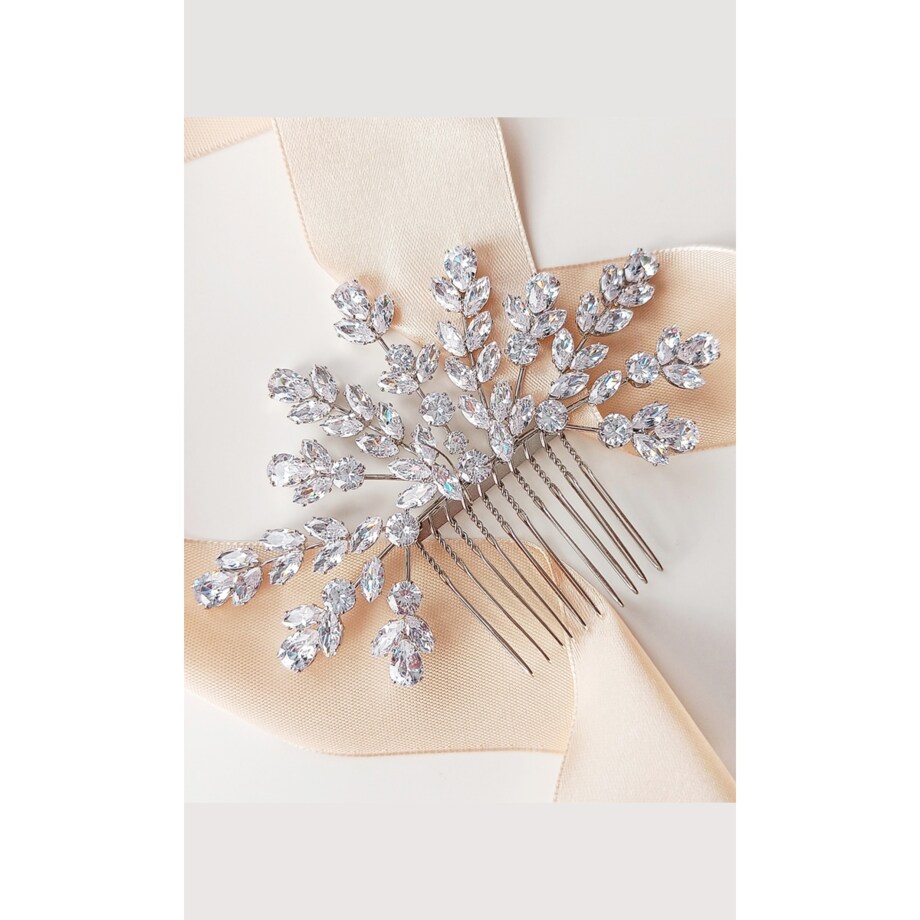 Srebrny ozdobny grzebyk z błyszczącymi gałązkami