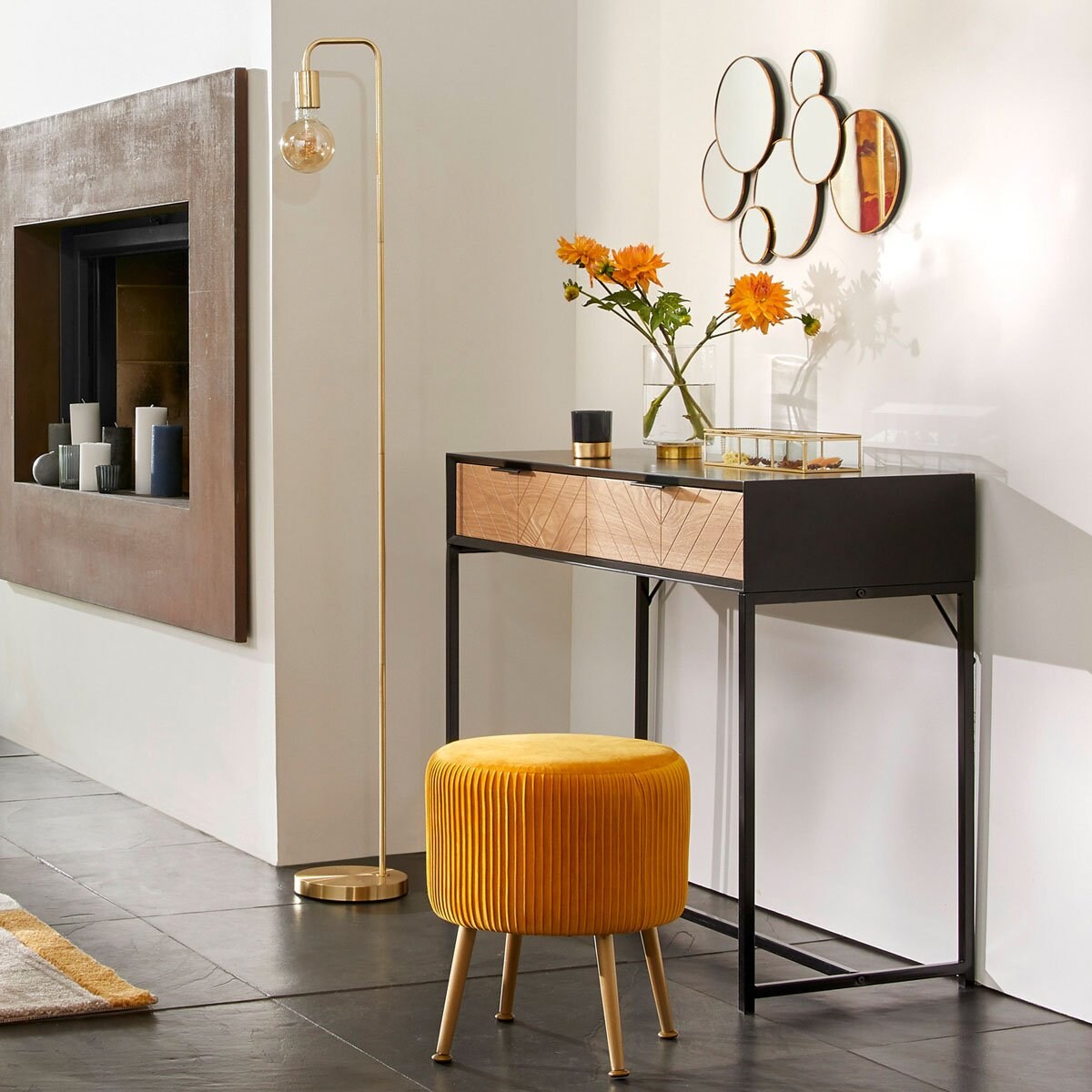 Lampa metalowa podłogowa do salonu