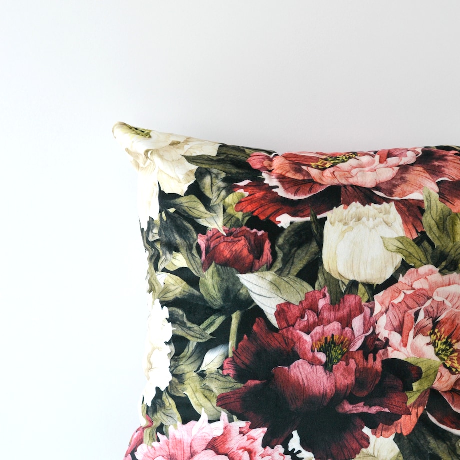 Kwiecista poszewka dekoracyjna welurowa 45x45 piwonie
