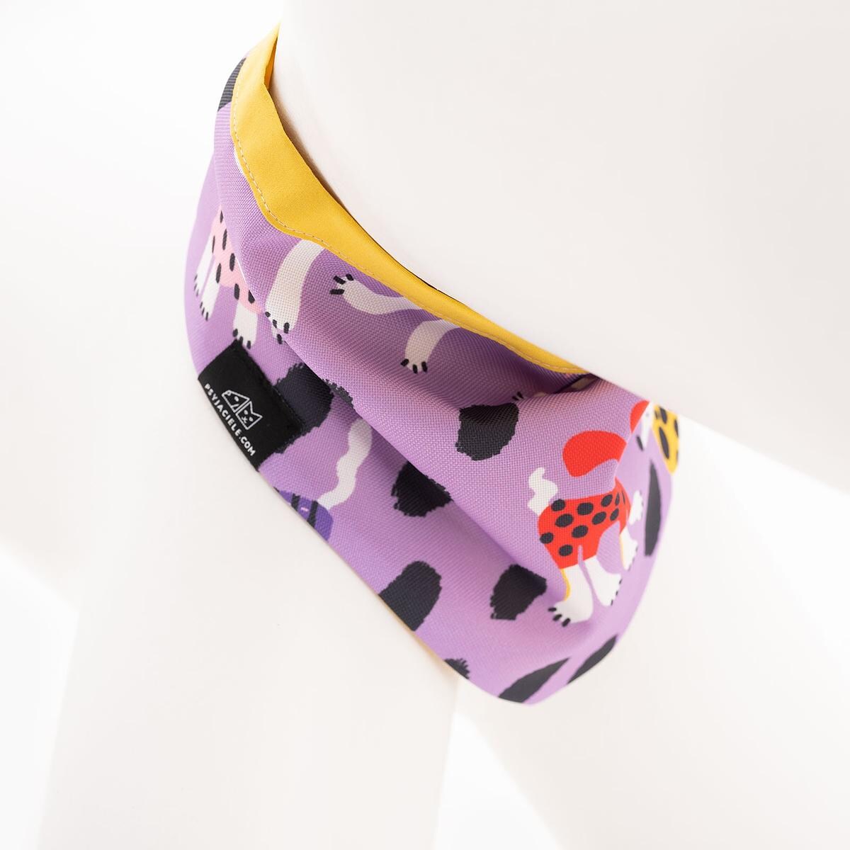 Bandanka "Pieski floreski" - Rozmiar: L, Rodzaj: Zapinana na szyi