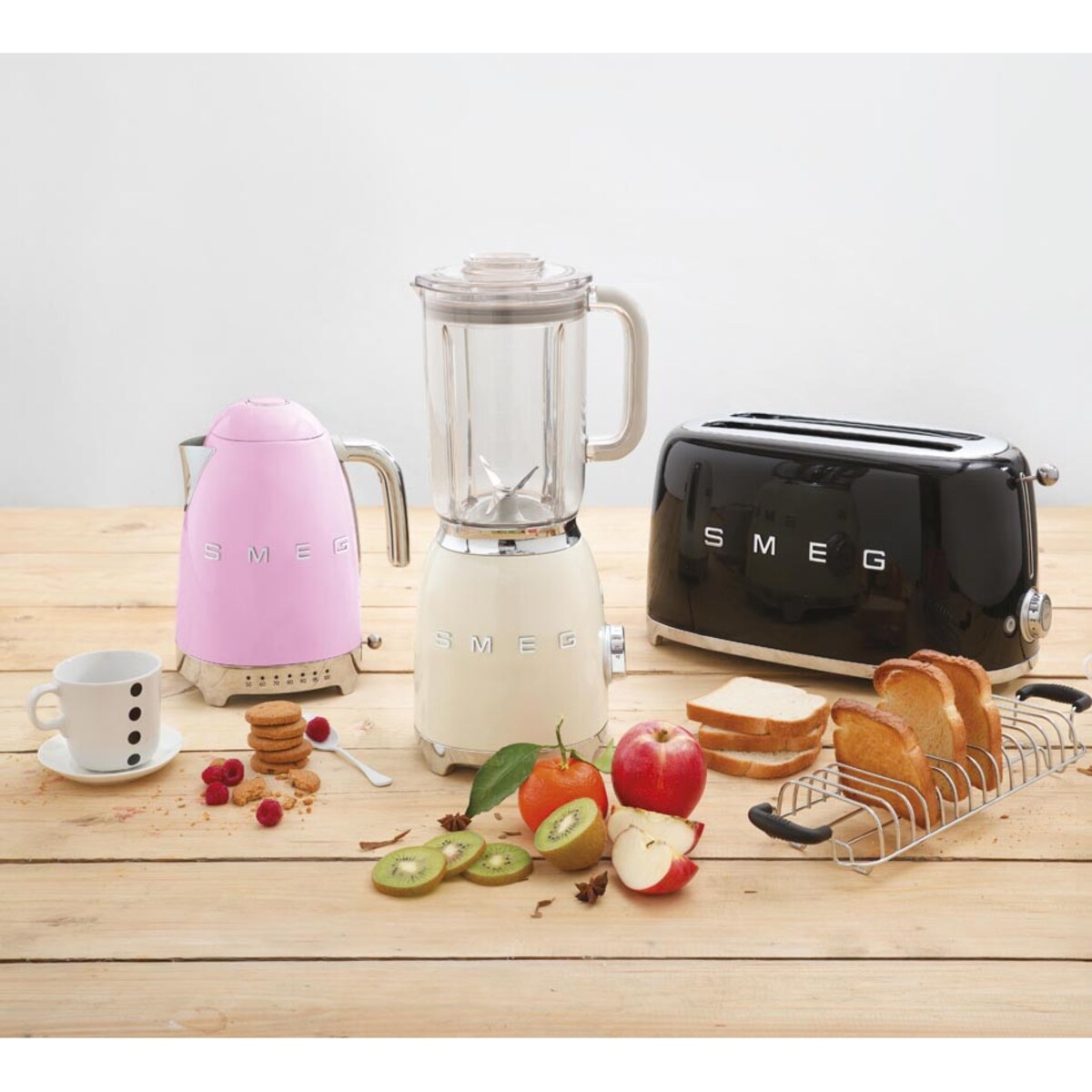 Czajnik elektryczny z regulacją temperatury pastelowy róż 50's Style, 1700 ml, SMEG