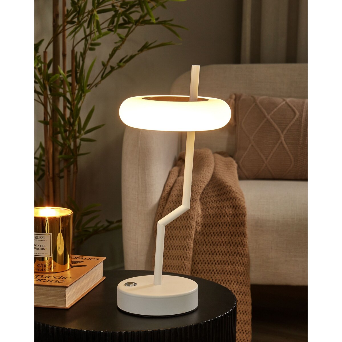 Bezprzewodowa lampa stołowa metalowa biała ALVIELA