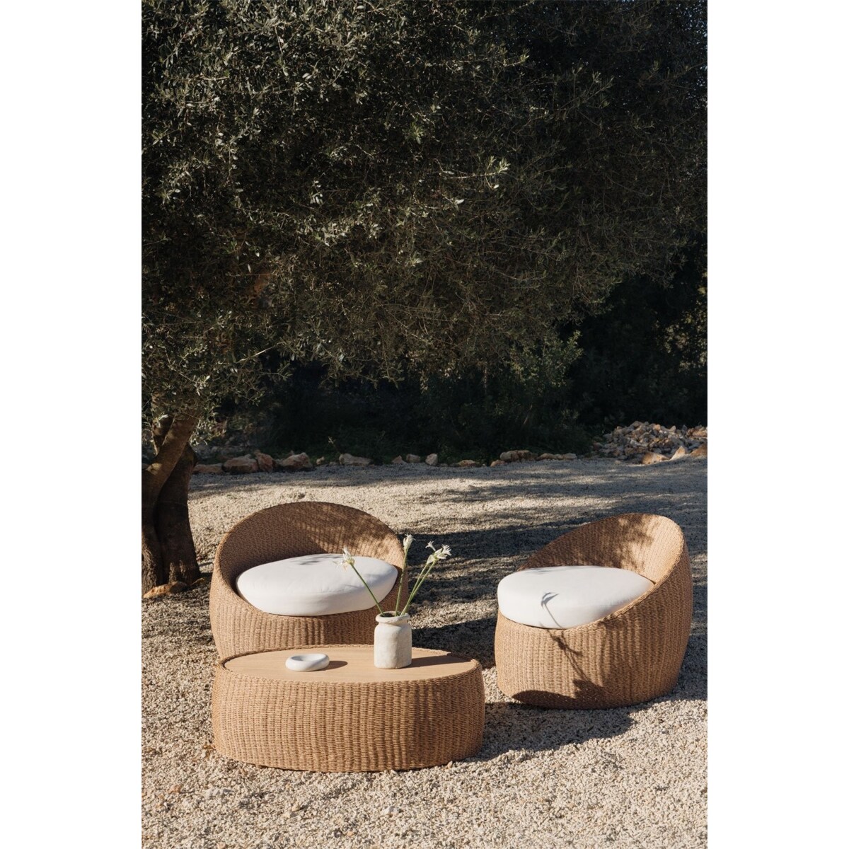 Zestaw ogrodowy: 2 fotele i stolik kawowy, drewno akacji i syntetyczny rattan, Clarnyx