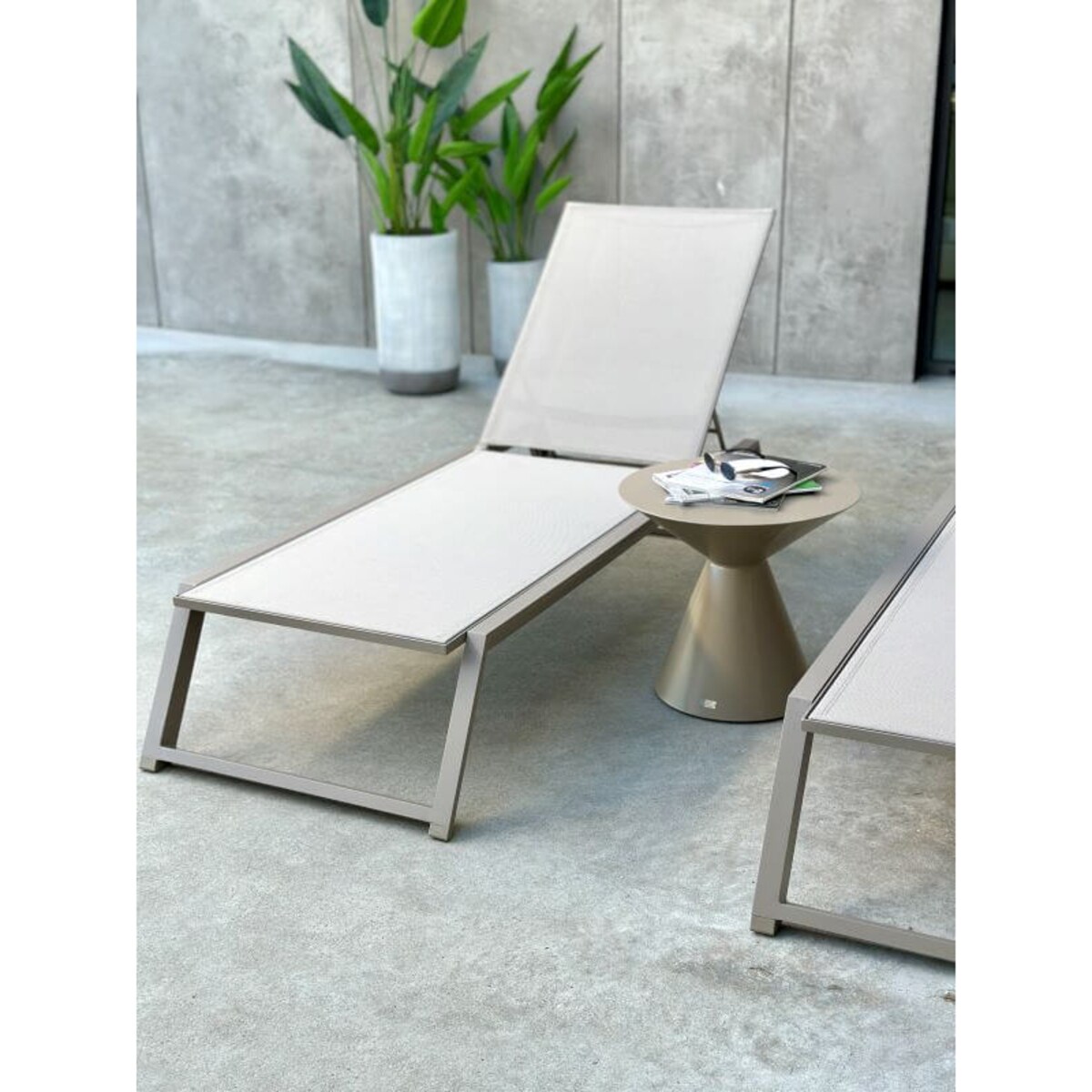 ALUMINIOWY LEŻAK OGRODOWY SERENE SZAMPAŃSKI