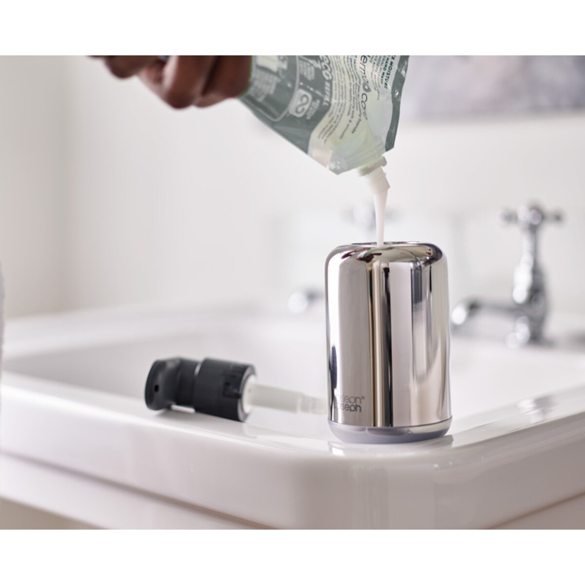 Dozownik do mydła stalowy EasyStore Luxe, 300 ml, Joseph Joseph