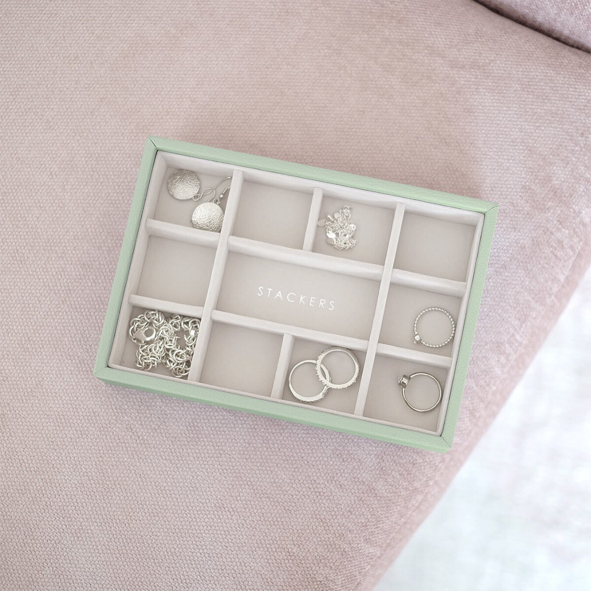Szkatułka na biżuterię Stackers 11 komorowa mini zieleń szałwiowa