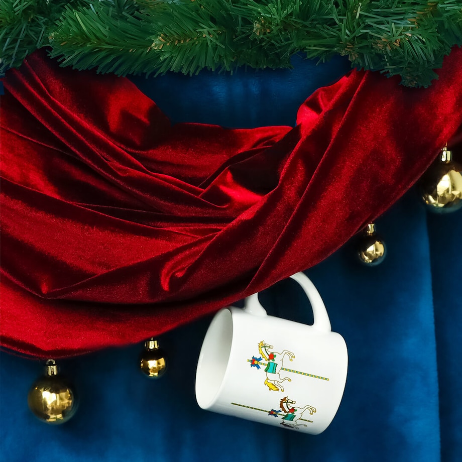 Ceramiczny kubek "Świąteczna Karuzela" ozdobiony uroczym, zimowym motywem. Prezent upominek na mikołaja święta gwiazdkę dla faceta taty mamy męża koleżanki przyjaciółki kobiety dziadka dziewczyny babc