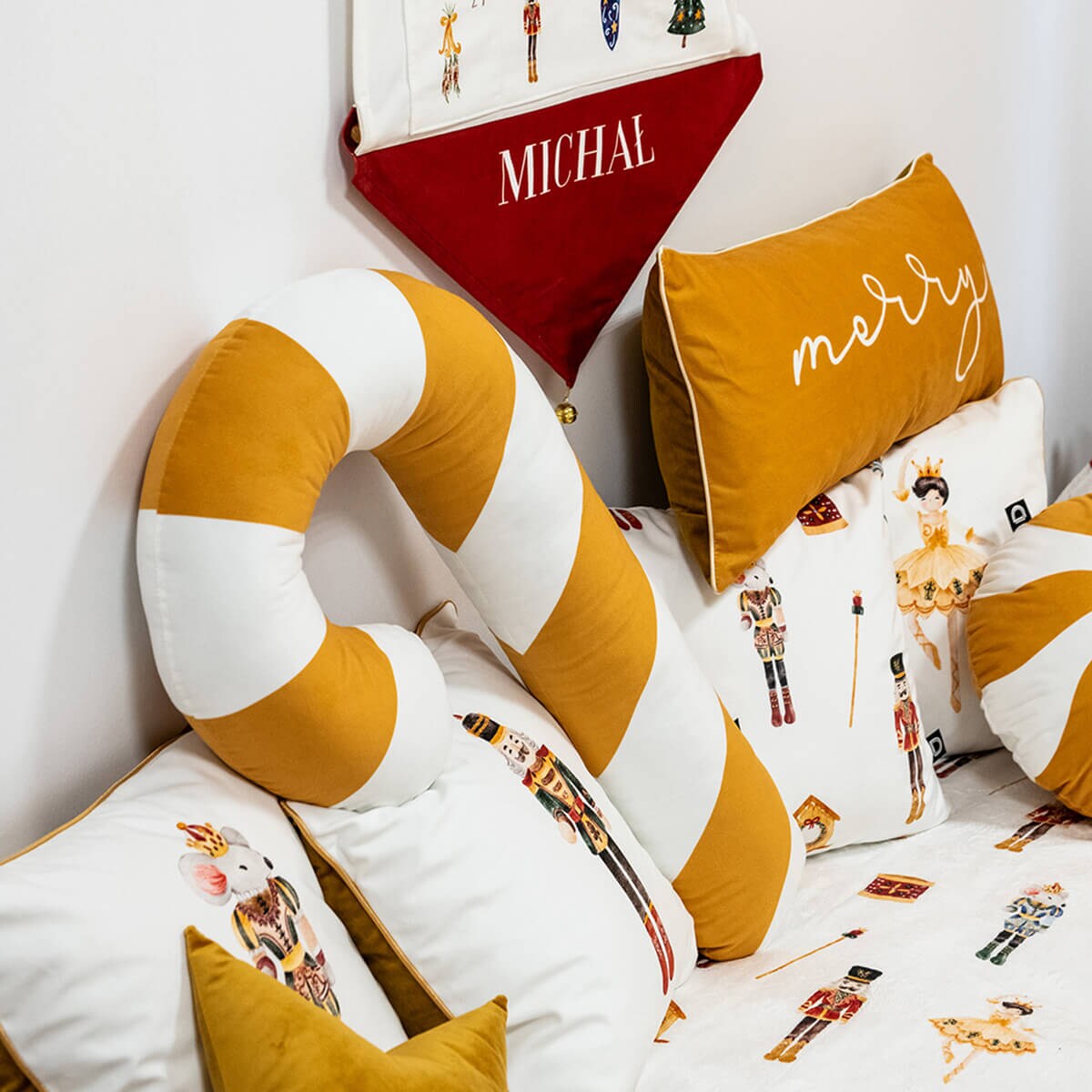 Poduszka XMAS wzór XM18 | Musztardowa laska cukrowa XXL