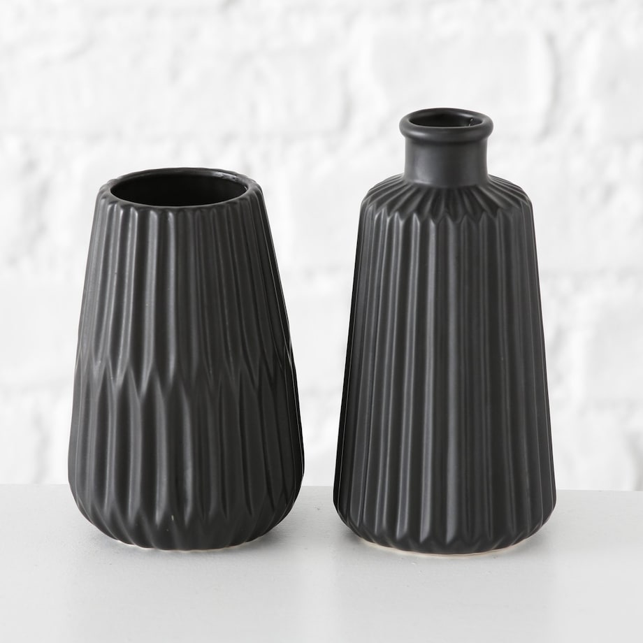 Dekoracyjny wazon ceramiczny w prążki ESKO