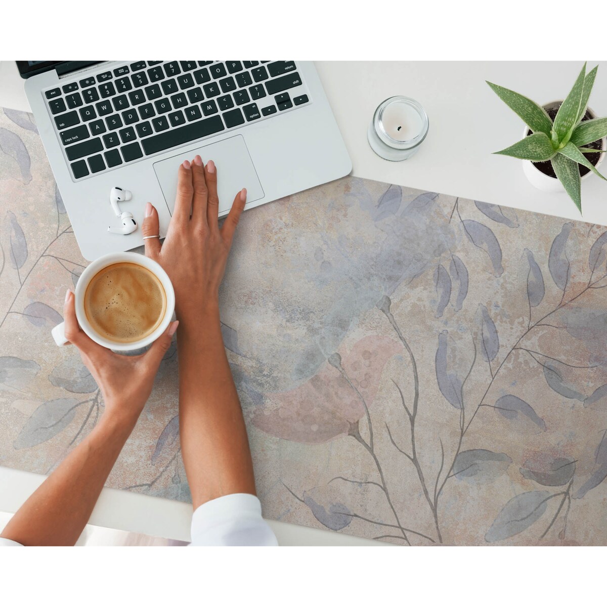 Beżowa mata na biurko Delikatne liście tła, 120x60 cm