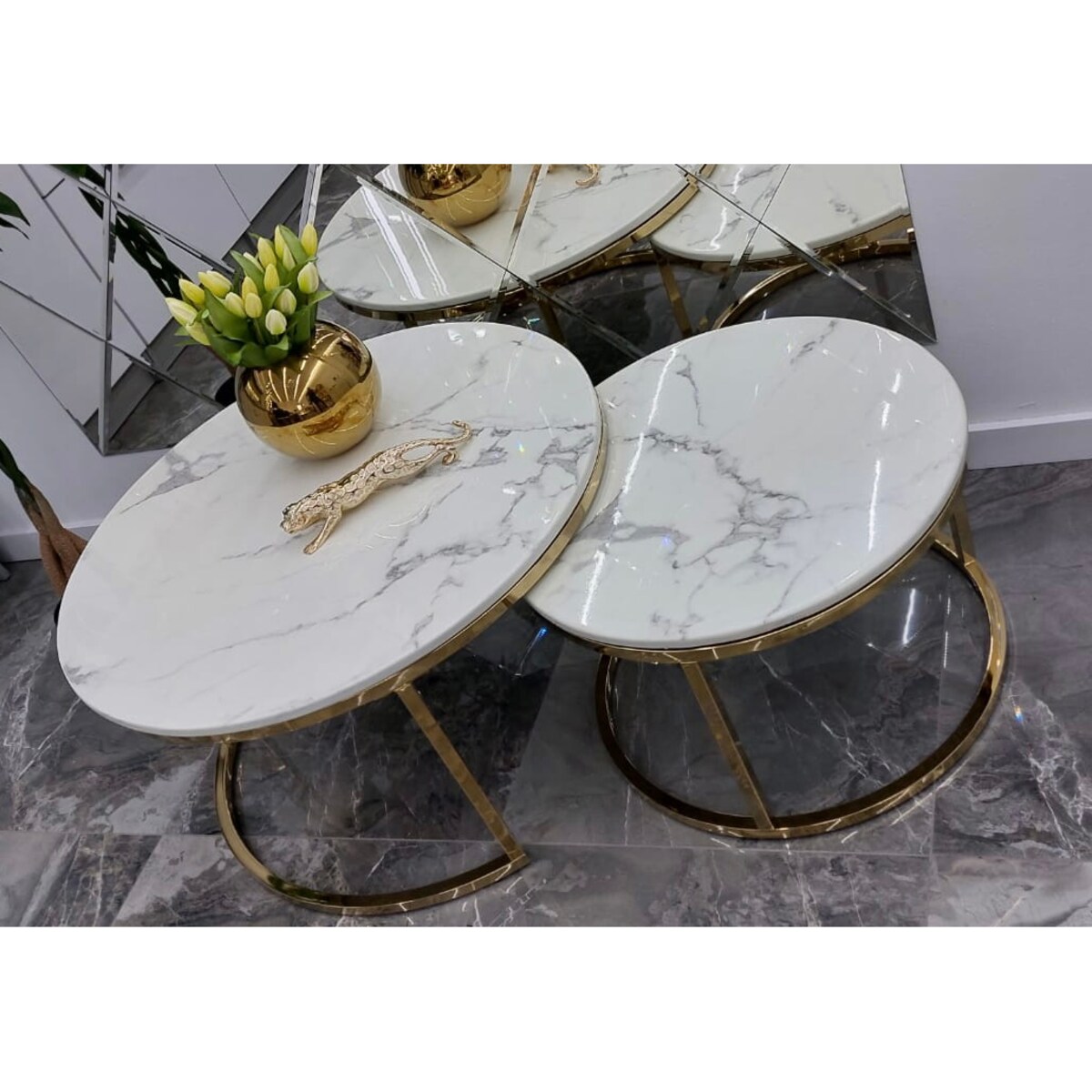 Zestaw złotych okrągłych stolików kawowych Premium Marco z kamiennym blatem marmurkowym 2 in 1