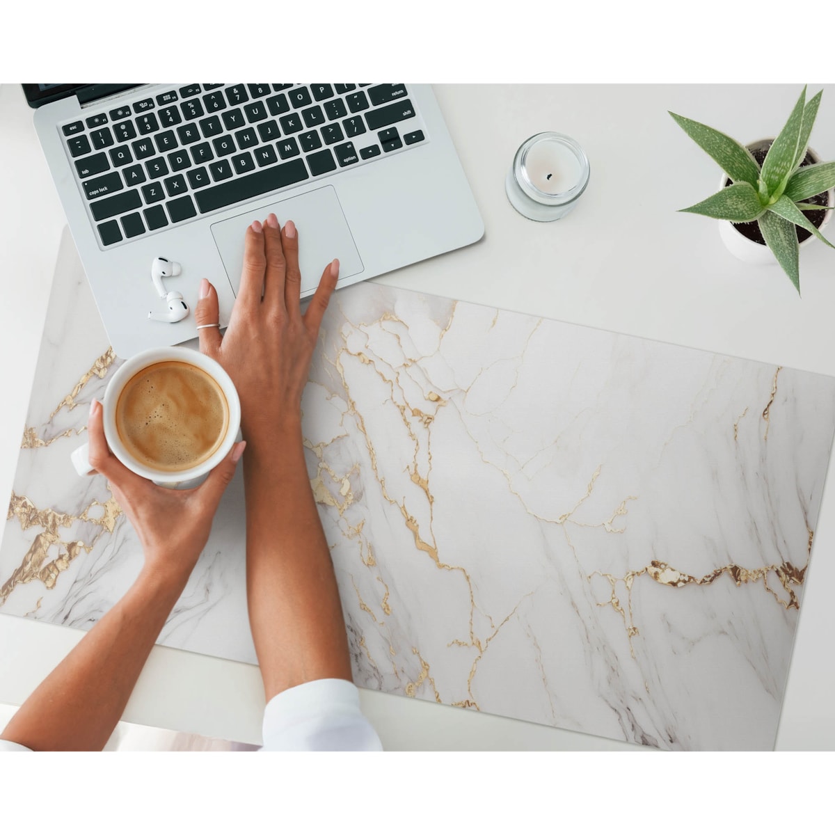 Biała mata na biurko Marmurowe żyłki, 90x45 cm