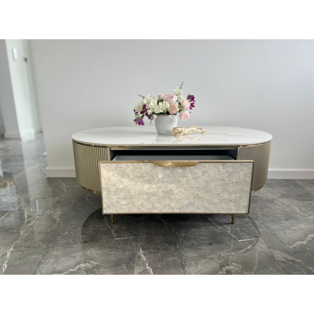 stolik kawowy ryflowany / ława złota / Champion Glamour Premium z muszelkami 120x70x46