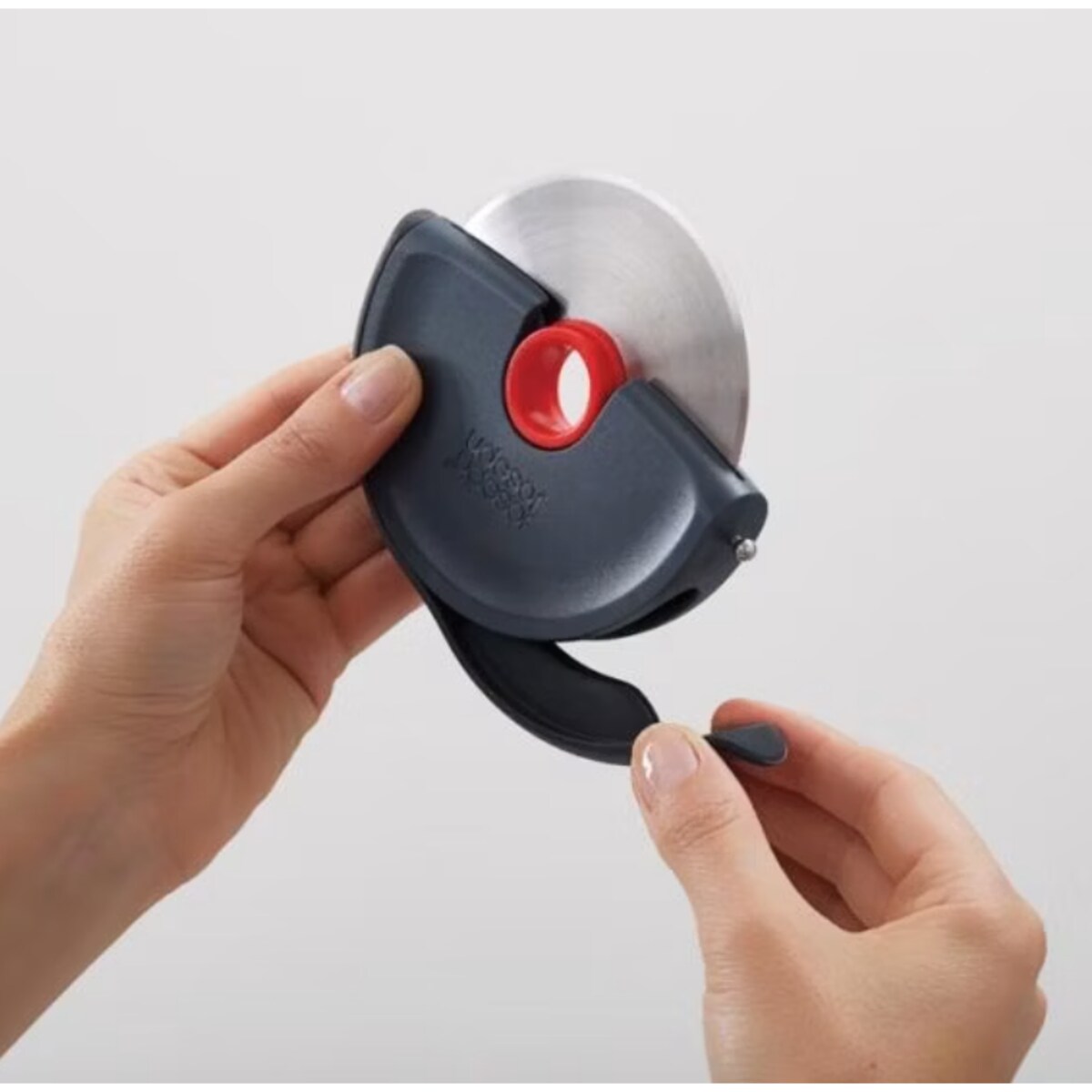 Nóż do pizzy Disc, 12 x 10.7 x 1.8 cm, Joseph Joseph