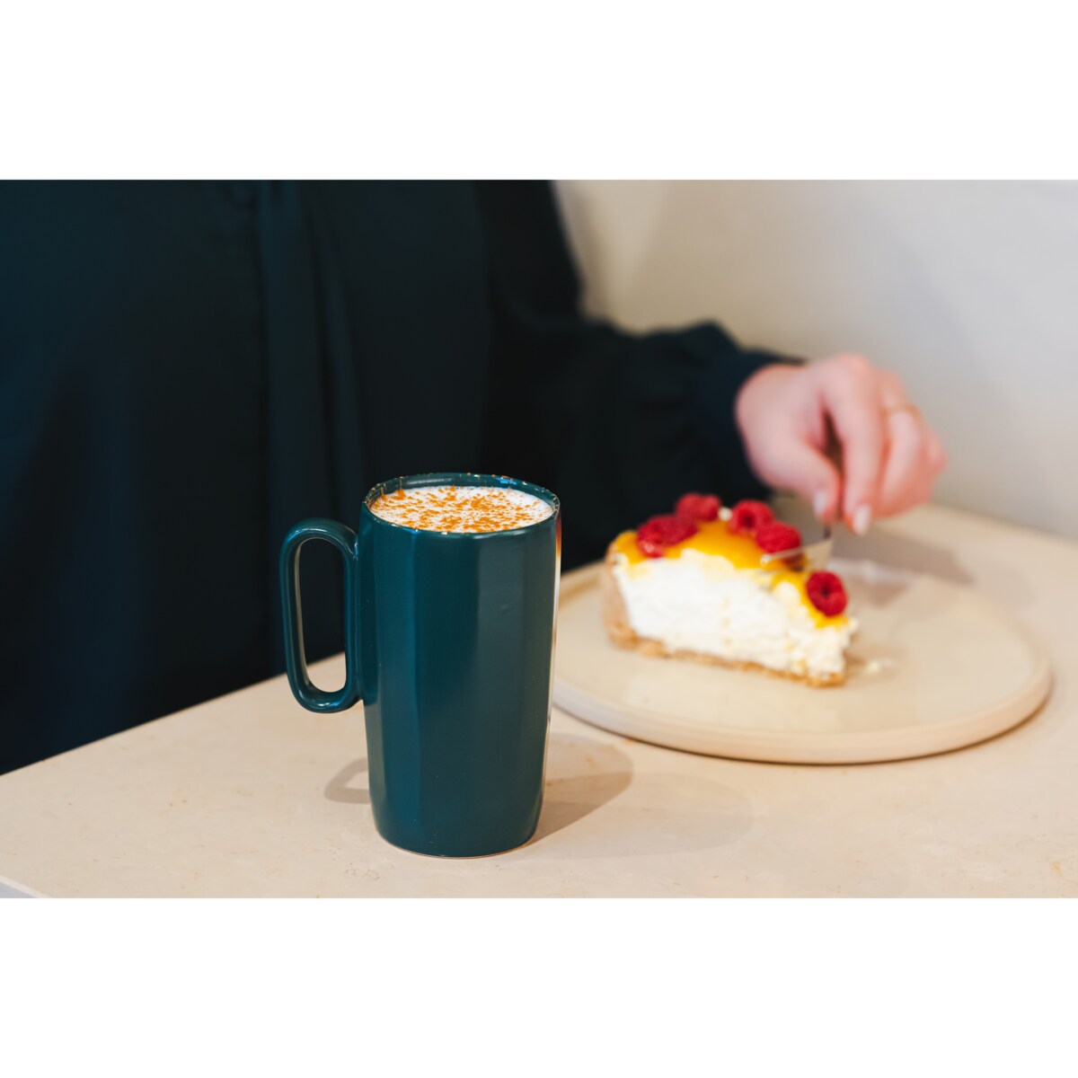 Dwa kubki ceramiczne z uszkiem 330 ml Fuori zielone 30091