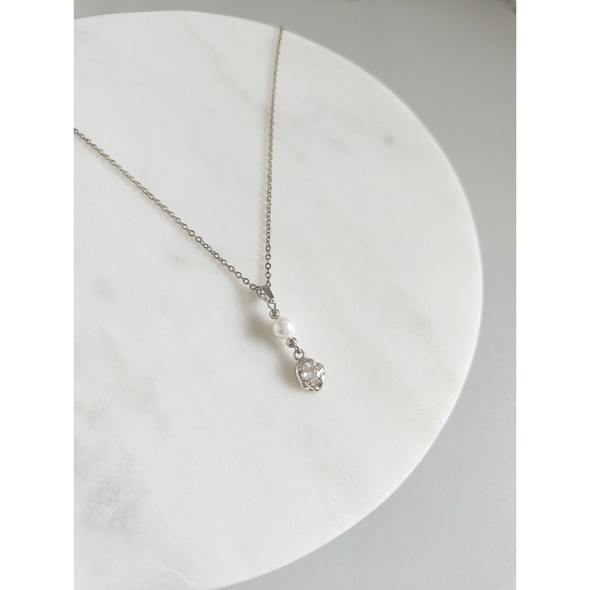 Naszyjnik perłowy ślubny minimalistyczny MODNY elegancki srebrny VINTAGE