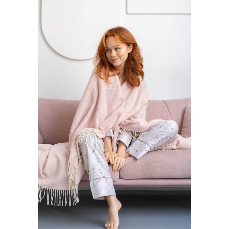 Koc z wełny merino z domieszką kaszmiru różowy