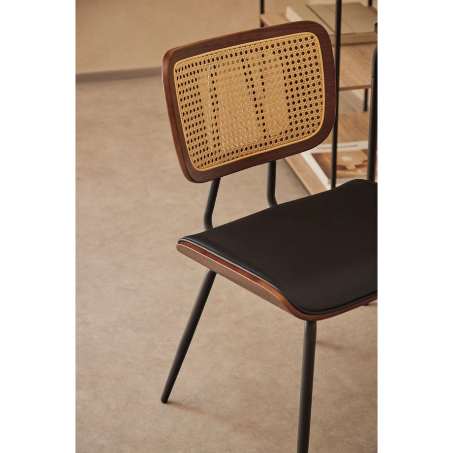 Krzesło drewniane z plecionką wiedeńską i ekoskórą czarną Raysa