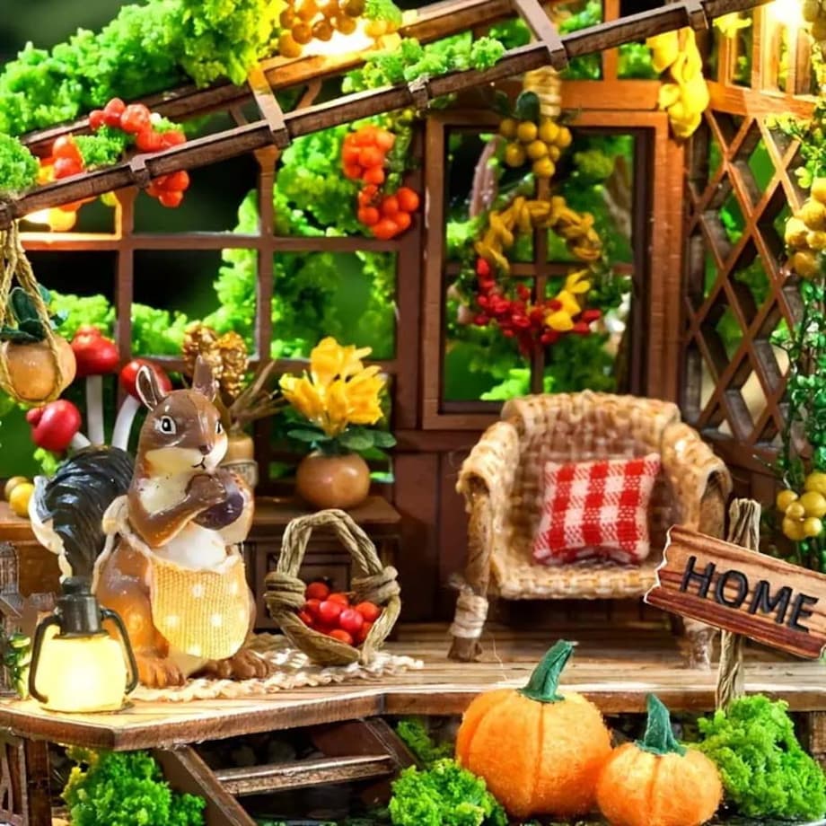 Miniaturowy domek - Październikowy sad