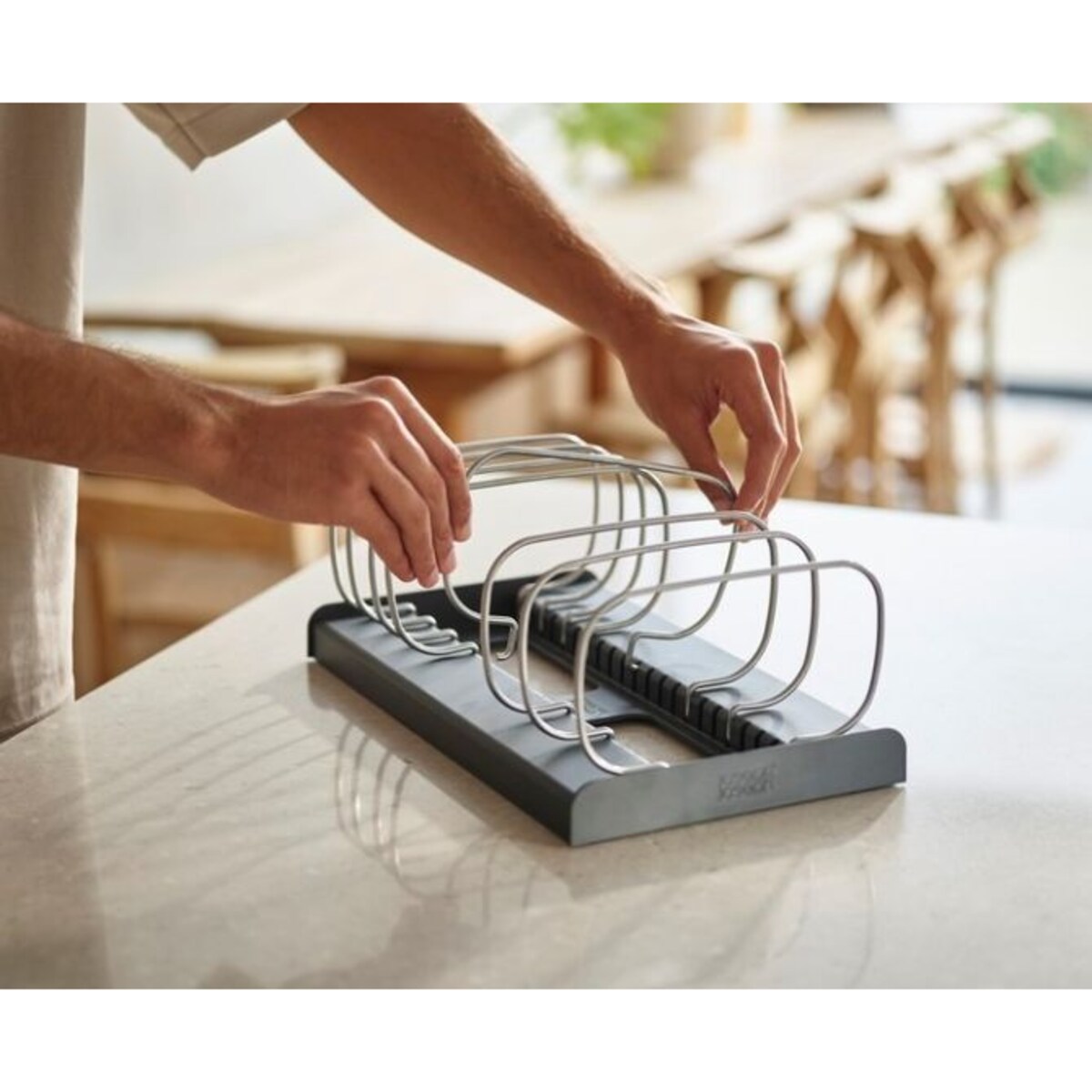 Stojak na formy do pieczenia DrawerStore Joseph Joseph