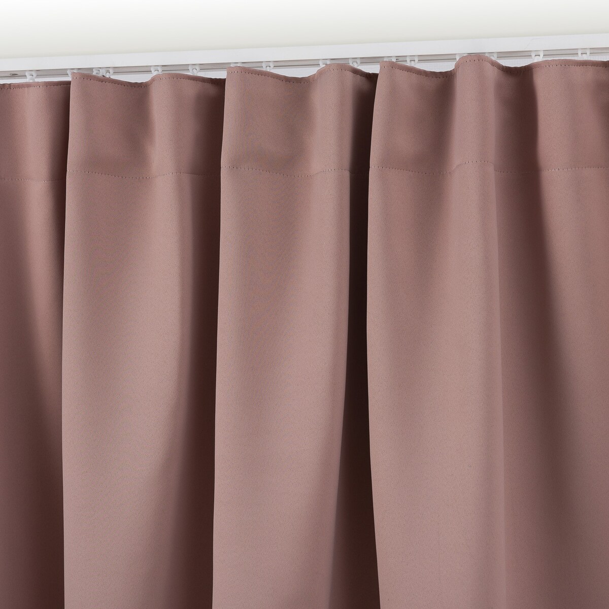 Zasłona zaciemniająca na taśmie marszczącej pudrowy róż 140 x 280 cm 1 szt. 140x280 różowy-beżowy