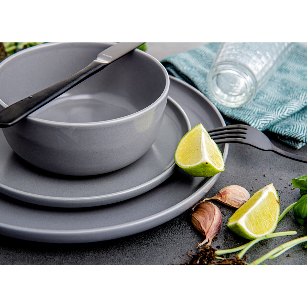 KONSIMO VICTO Ekskluzywny zestaw obiadowy 6-osobowy w kolorze szarym (24 elementy)