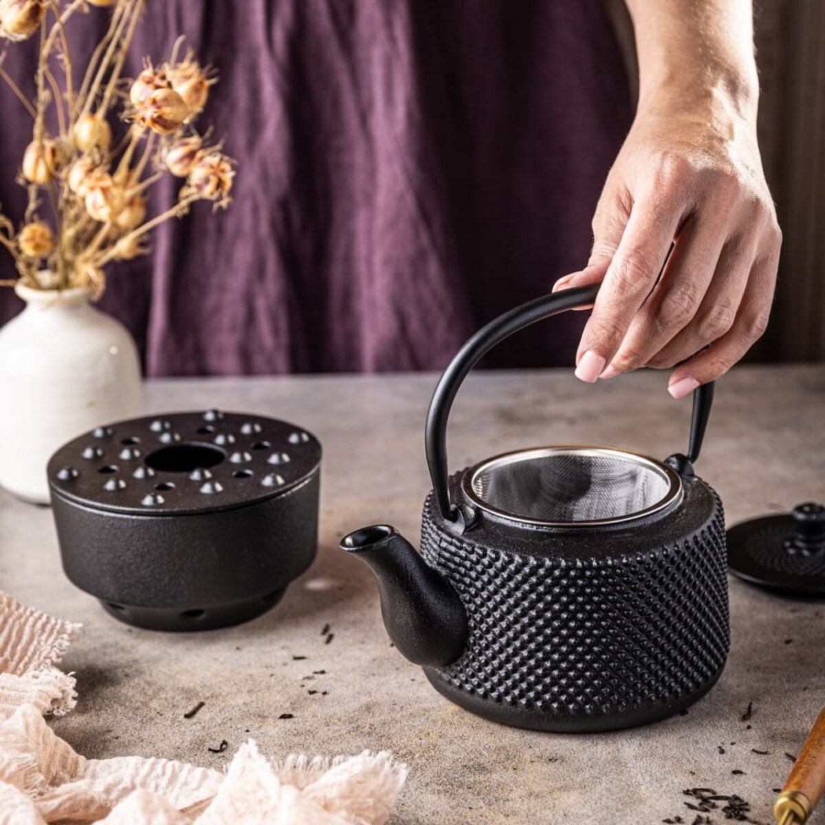 Czajniczek żeliwny z podgrzewaczem Zaparzacz do herbaty ziół 0.8L KINGHOFF