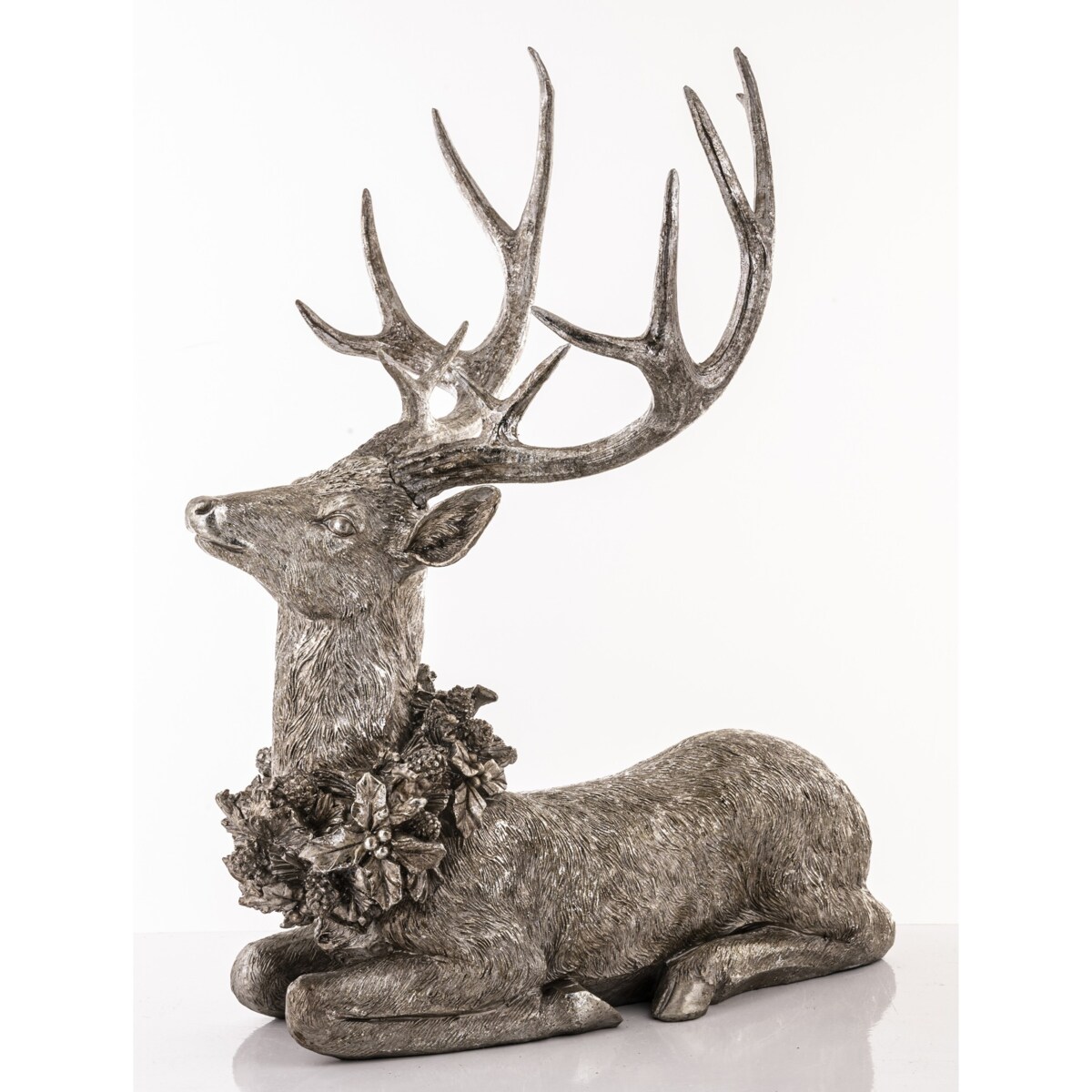 Dekoracja - figurka leżącego jelenia 50x38x28 cm SHIKA srebrny z wieńcem