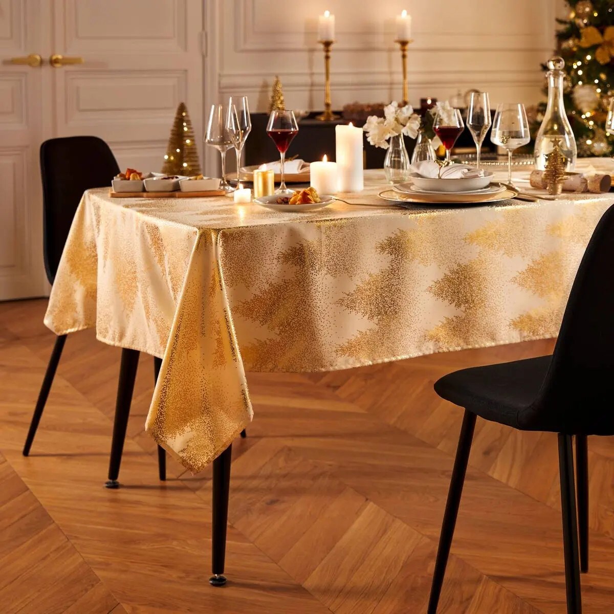 Obrus świąteczny beżowy ze złotymi choinkami, 140x360 cm