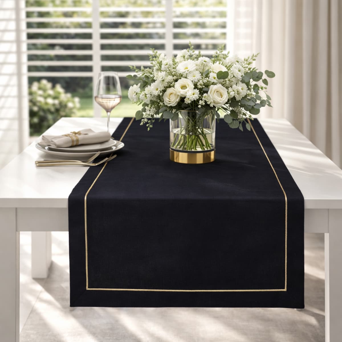 Lniany bieżnik Royal Black Goldenline – 50 × 150 cm