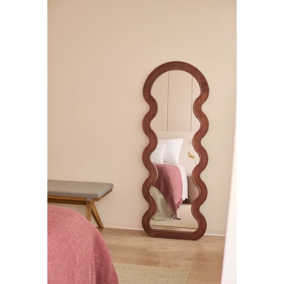 Lustro w falistej ramie z drewna sosnowego Landoi 60x160 cm