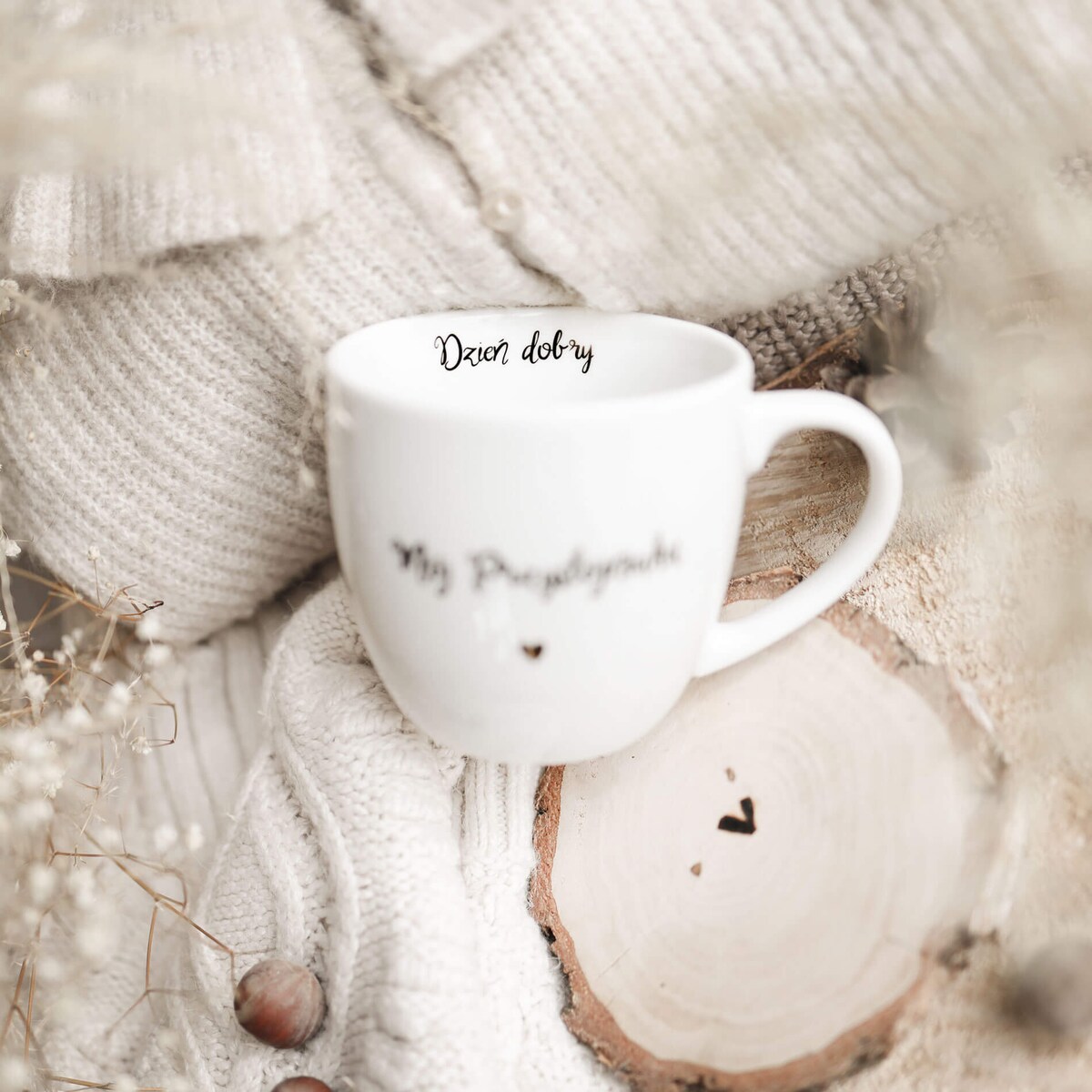 Biały kubek porcelanowy 300 ml - motyw złotego serca i napisu dzień dobry mój przystojniaku dla partnera na walentynki