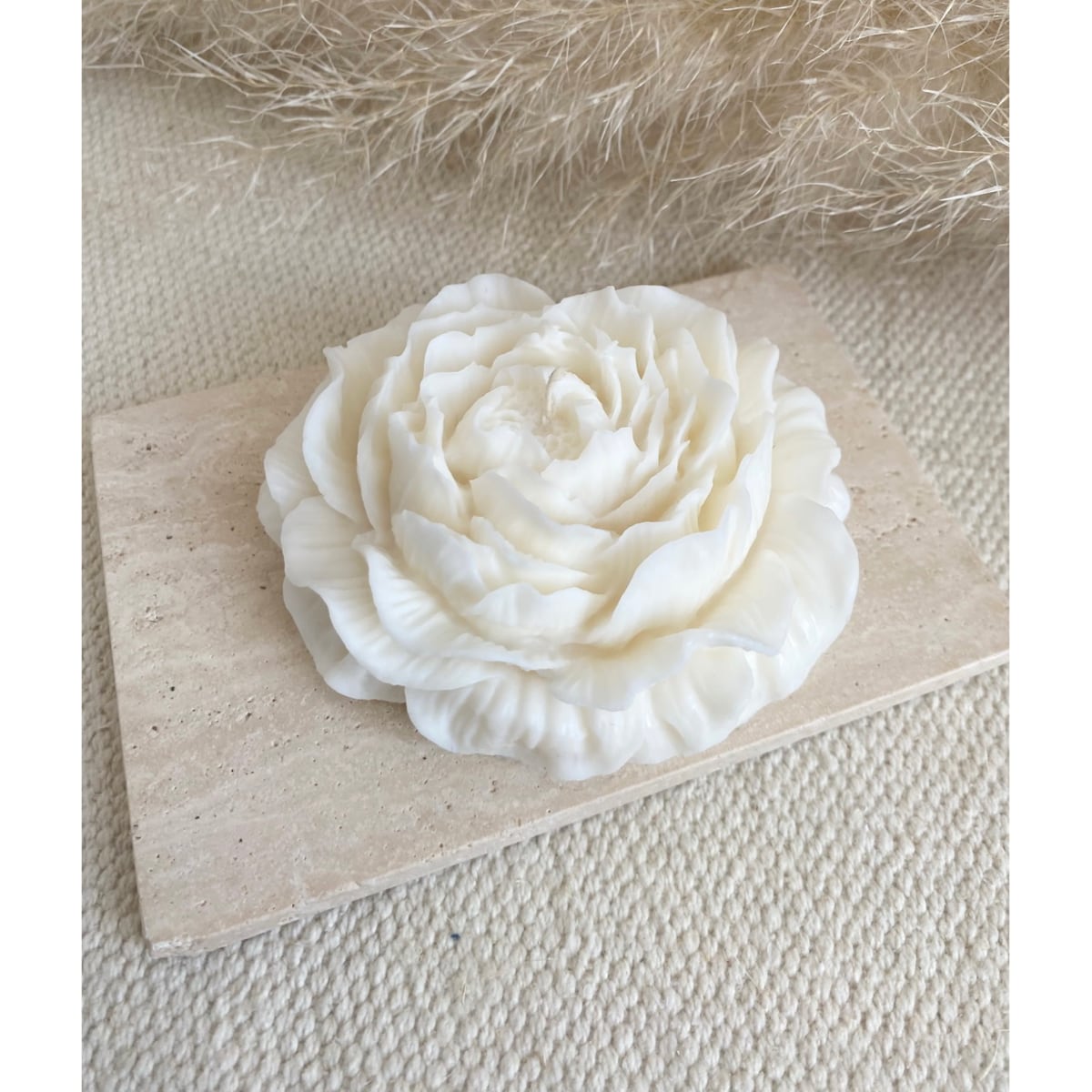 Świeca sojowa ekologiczna dekoracyjna "Peony Queen" 100x40mm biała (duża)