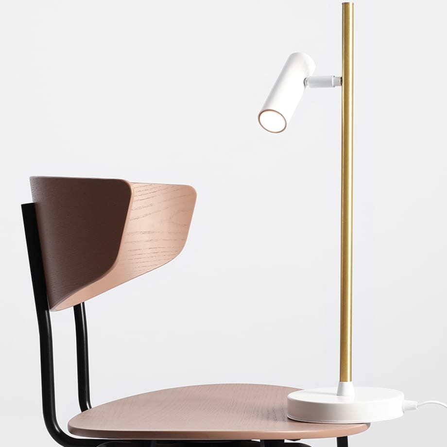 Stołowa lampa biurkowa TREVO 1097B40 Aldex regulowana lampka stojąca biała mosiądz