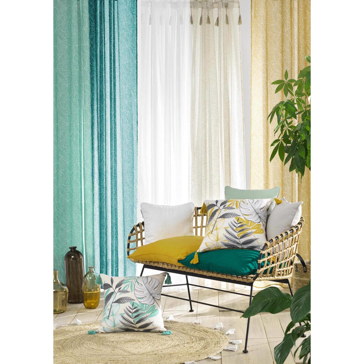 Firanka z ozdobnymi pomponami DALILA, 140 x 240 cm