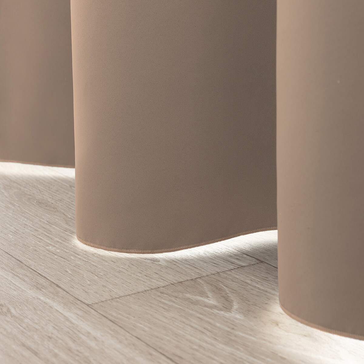 Zasłona zaciemniająca na taśmie marszczącej ciemnobeżowy 140 x 280 cm 1 szt. 140x280 beżowy