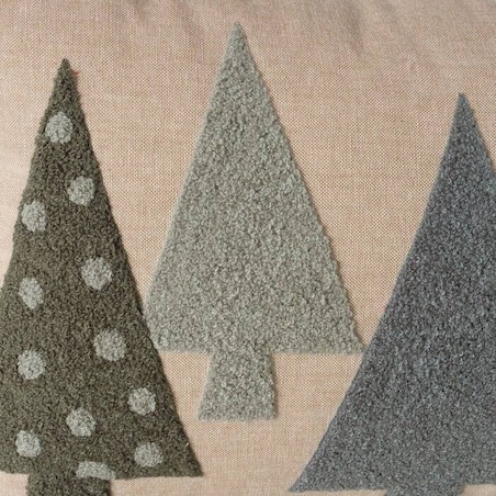Ozdobna poduszka z choinkami z materiału boucle MALI, 30 x 50 cm