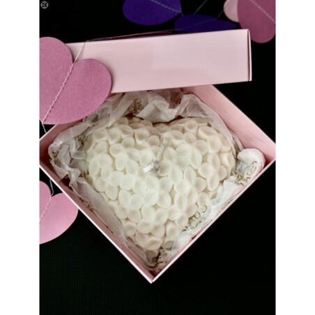 Świeca sojowa ozdobna Floral Heart na Walentynki w pudełku prezentowym różowym
