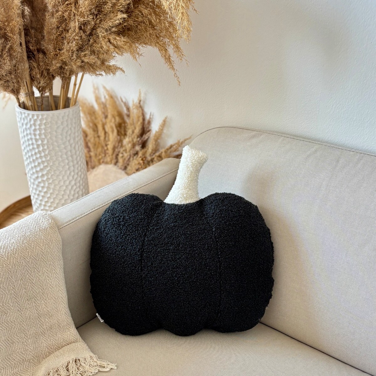 Poduszka jesienna Dynia boucle czarna