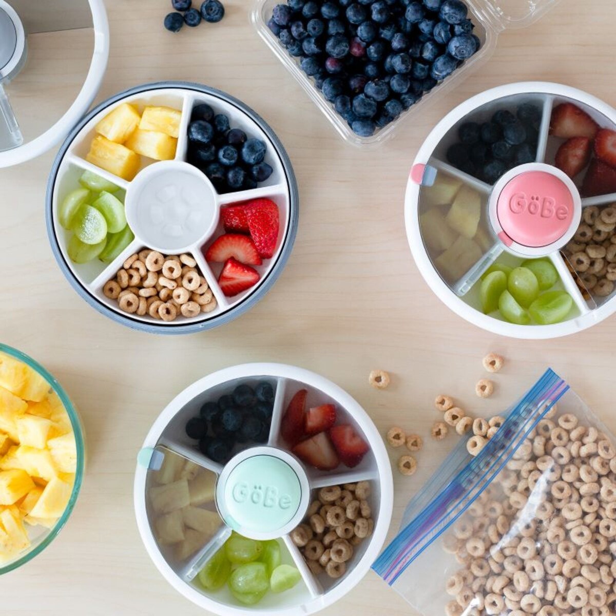 GOBE SNACK SPINNER pojemnik na przekąski, Macaron Blue