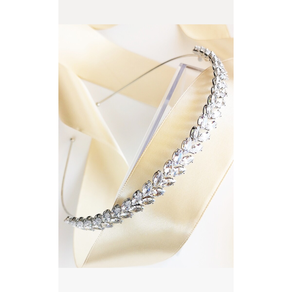 Delikatna opaska CYRKONIE srebrna ślubna piękna LISTKI