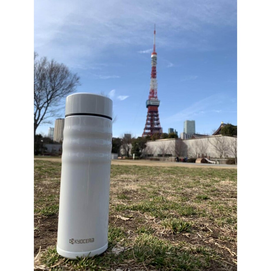 Kubek termiczny metaliczny biały Twist Top, 500 ml, Kyocera