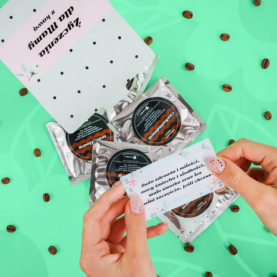 DROBNY ZESTAW PREZENTOWY UPOMINKOWY NA DZIEŃ MATKI URODZINY DLA MAMY TEŚCIOWEJ - MIX 5 RÓŻNYCH KAW SMAKOWYCH DESEROWYCH MIELONYCH ARABICA