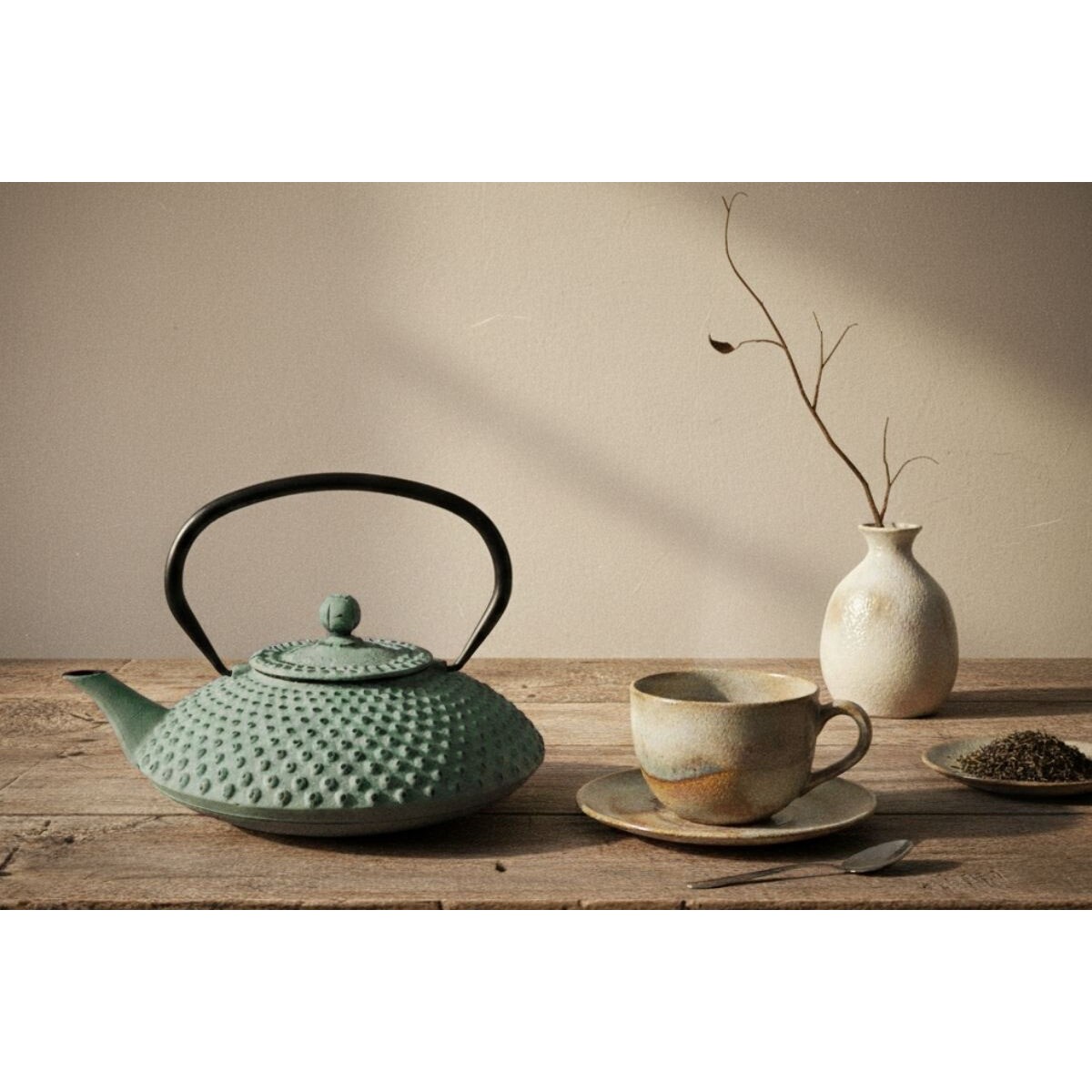 Czajnik żeliwny z zaparzaczem MIKA, 1250 ml