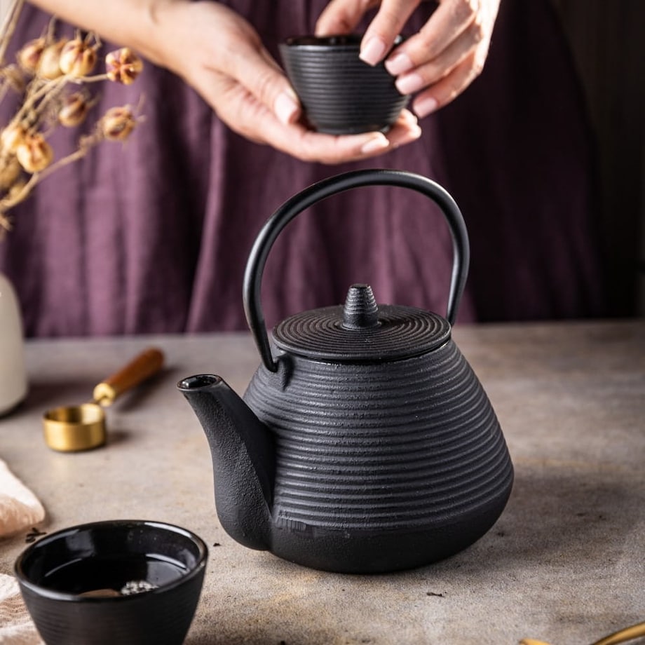 Czajniczek żeliwny Zaparzacz do herbaty 1.0L zestaw z żeliwnymi filiżankami czarkami KINGHOFF